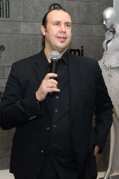 Tony Ward Launching of The e card Bûche  