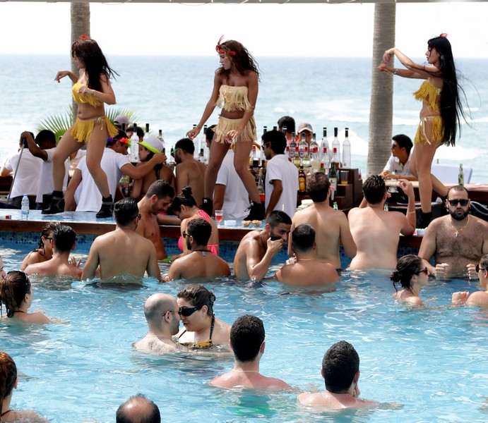 Champagne Showers at Cyan