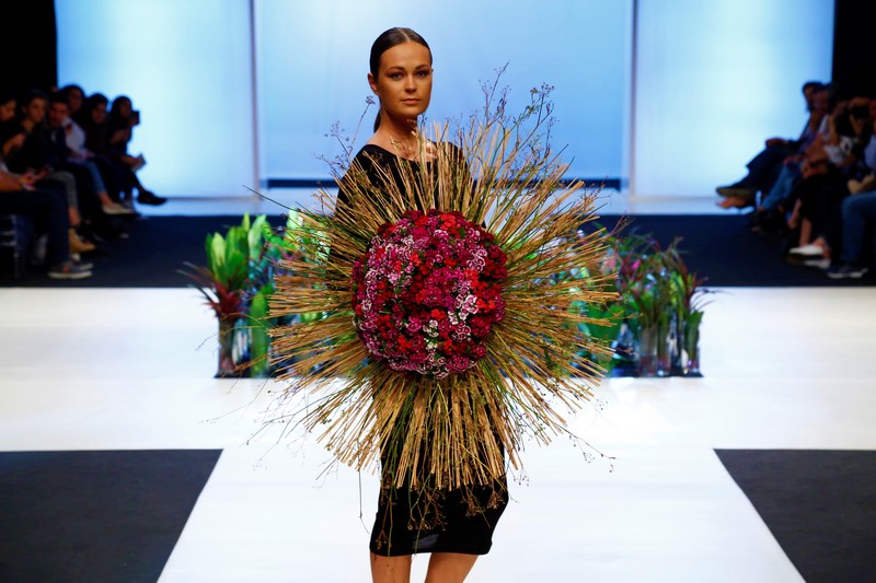 Wedding Folies - The Bridal Expo The floral runway by Masaha