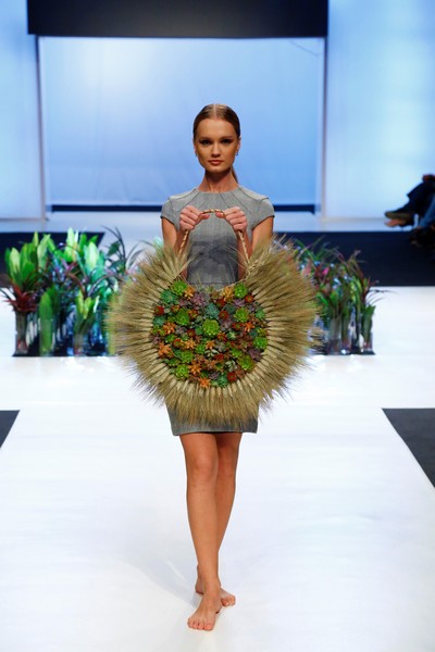 Wedding Folies - The Bridal Expo The floral runway by Masaha