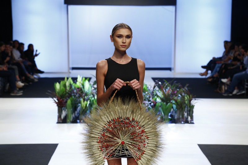 Wedding Folies - The Bridal Expo The floral runway by Masaha