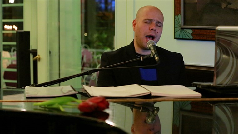 eCafe Sursock on Friday Night