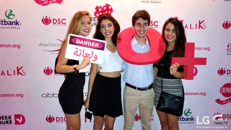 Donner Sang Compter Fundraising at White