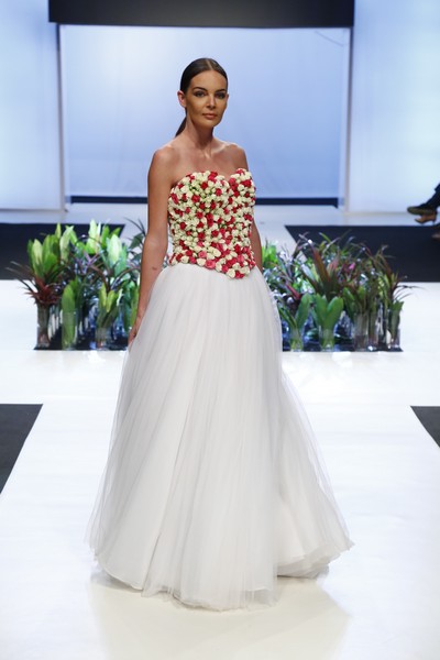 Wedding Folies - The Bridal Expo The floral runway by Masaha