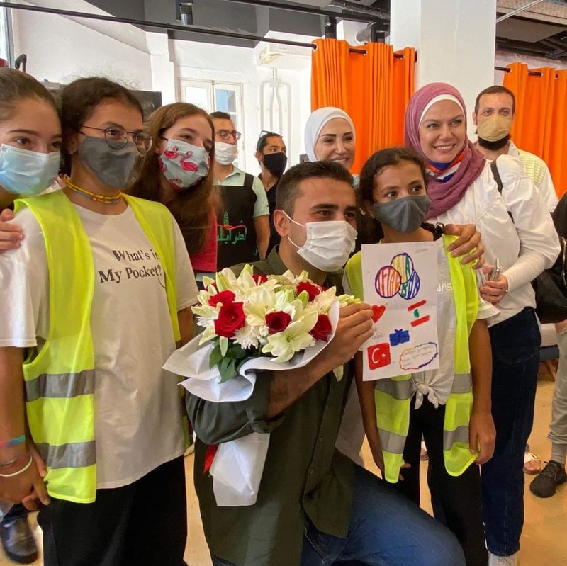  Turkish Chef Burak Özdemir Flies to Beirut to Personally Provide Support in Streets