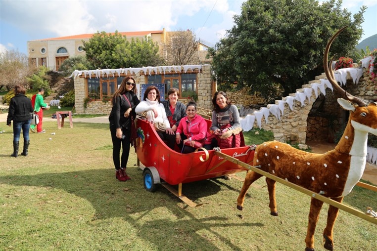 Arnaoon Christmas Village
