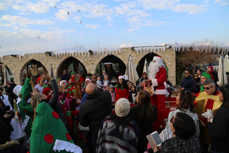 Arnaoon Christmas Village