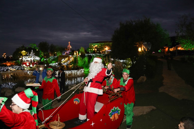 Arnaoon Christmas Village