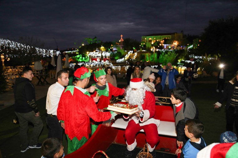 Arnaoon Christmas Village