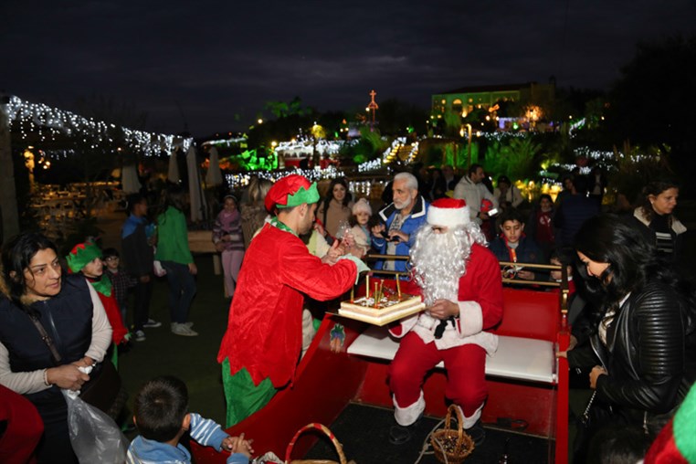 Arnaoon Christmas Village