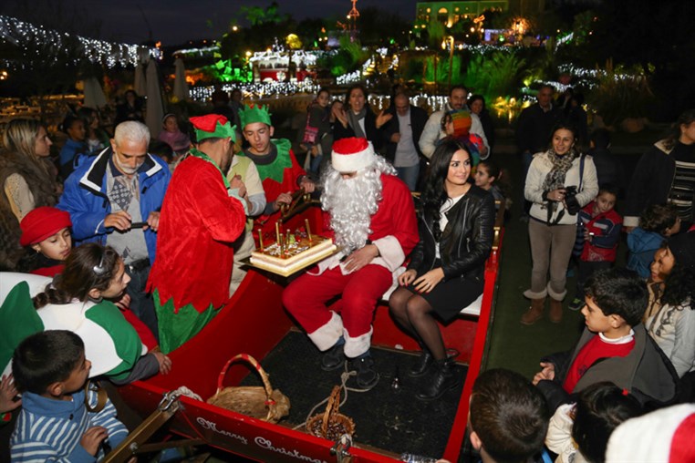 Arnaoon Christmas Village