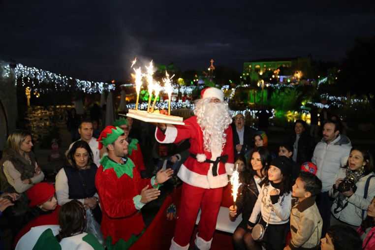 Arnaoon Christmas Village