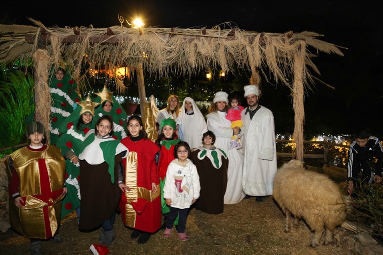 Arnaoon Christmas Village