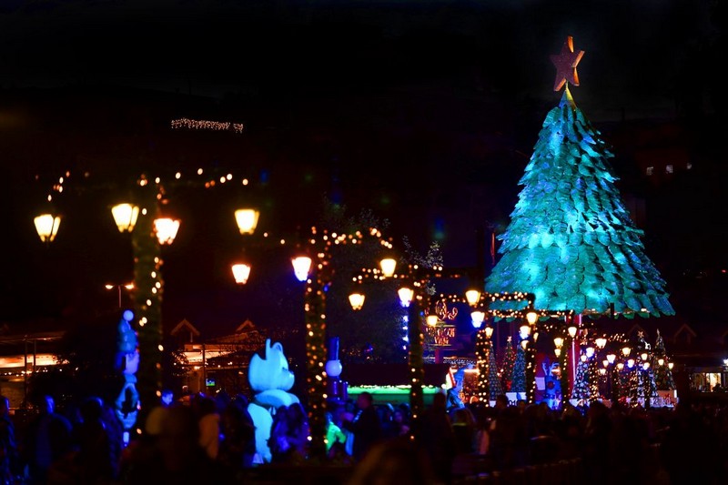 Opening of Christmas by the Lake 2017