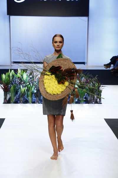 Wedding Folies - The Bridal Expo The floral runway by Masaha