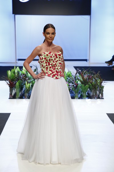 Wedding Folies - The Bridal Expo The floral runway by Masaha