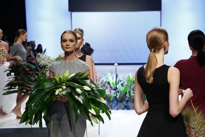 Wedding Folies - The Bridal Expo The floral runway by Masaha