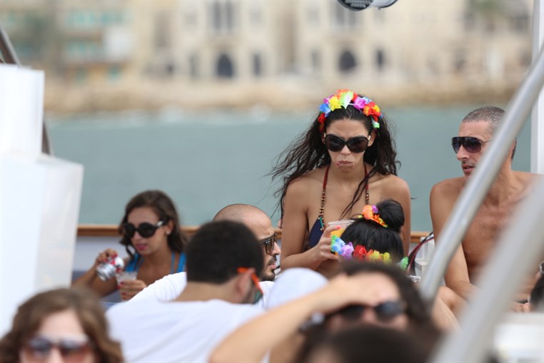 Summer Cloud 961 Boat Part 2