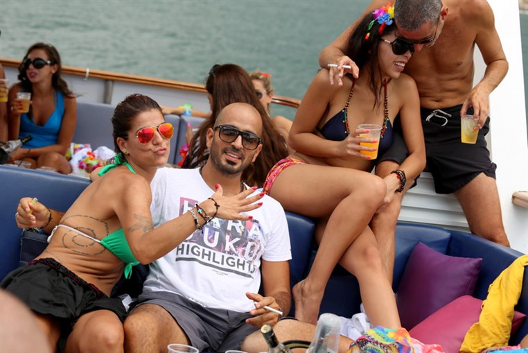 Summer Cloud 961 Boat Part 2