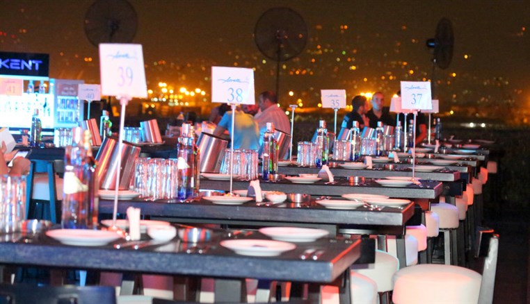 Lions D351 Hand Over Dinner