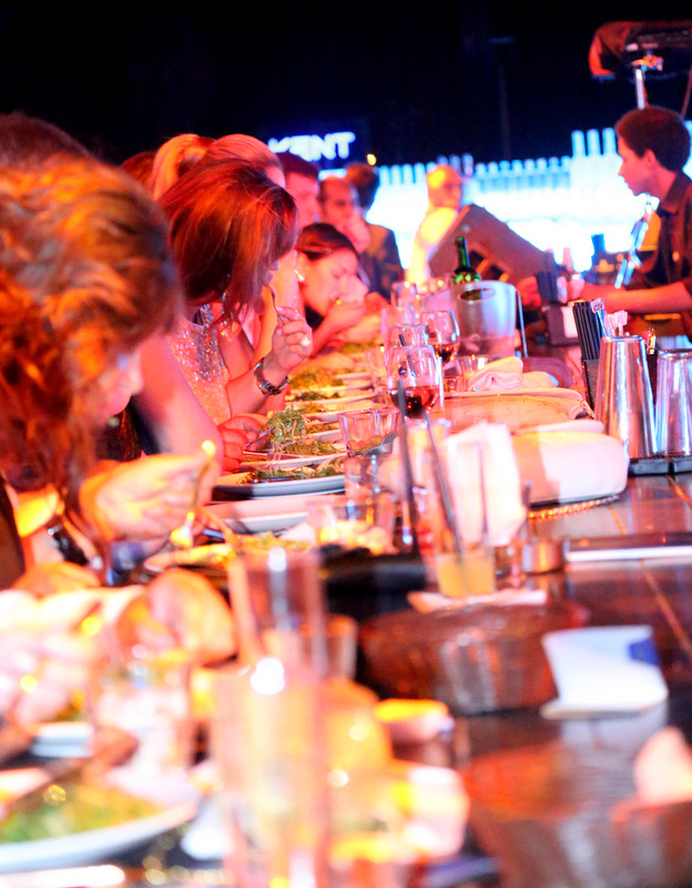 Lions D351 Hand Over Dinner