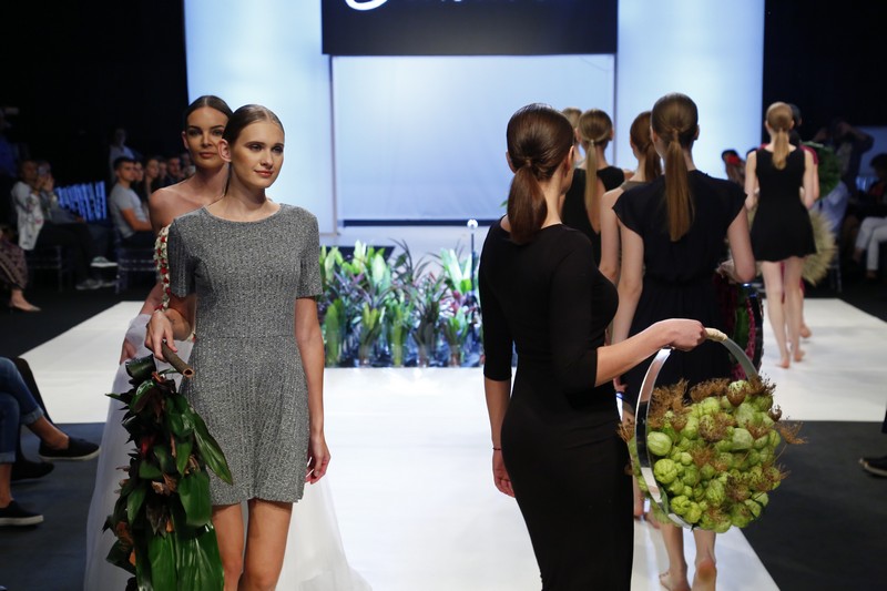 Wedding Folies - The Bridal Expo The floral runway by Masaha