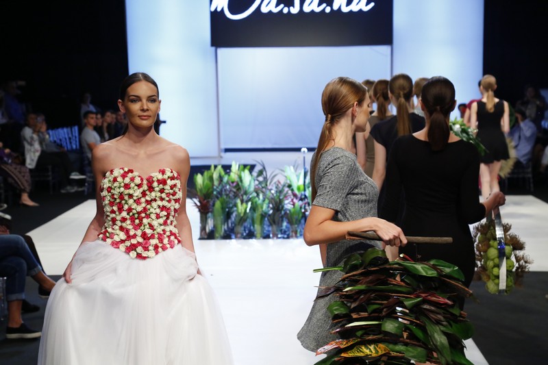 Wedding Folies - The Bridal Expo The floral runway by Masaha