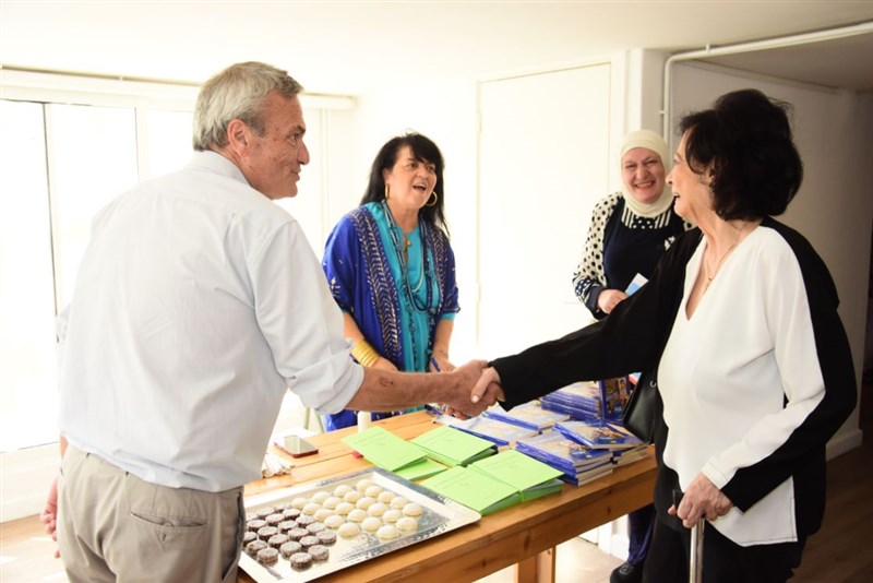 Une partie en Vrac : Book singing by Dr Noha Baz