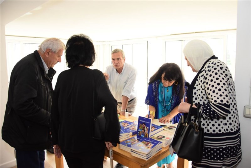 Une partie en Vrac : Book singing by Dr Noha Baz