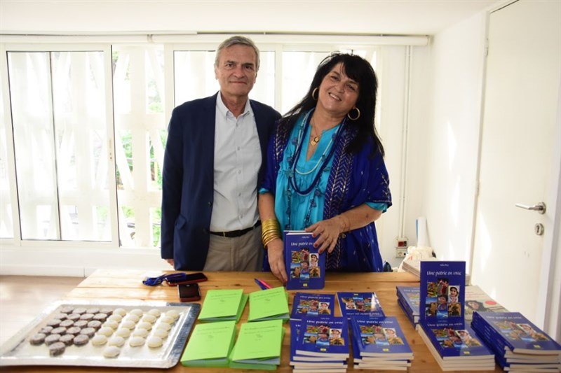 Une partie en Vrac : Book singing by Dr Noha Baz