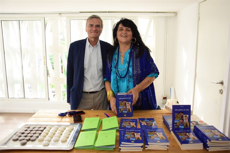 Une partie en Vrac : Book singing by Dr Noha Baz