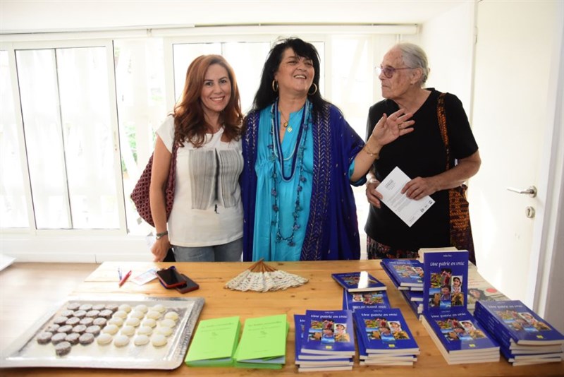 Une partie en Vrac : Book singing by Dr Noha Baz