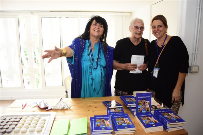 Une partie en Vrac : Book singing by Dr Noha Baz