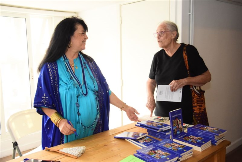 Une partie en Vrac : Book singing by Dr Noha Baz