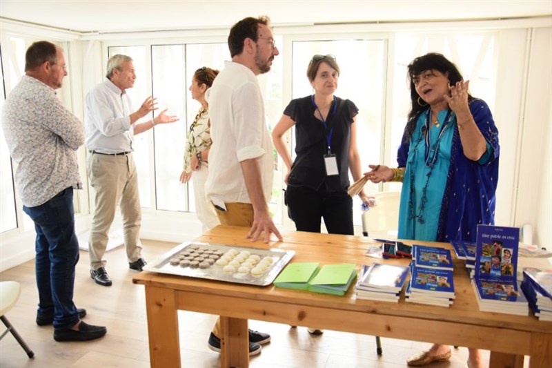Une partie en Vrac : Book singing by Dr Noha Baz