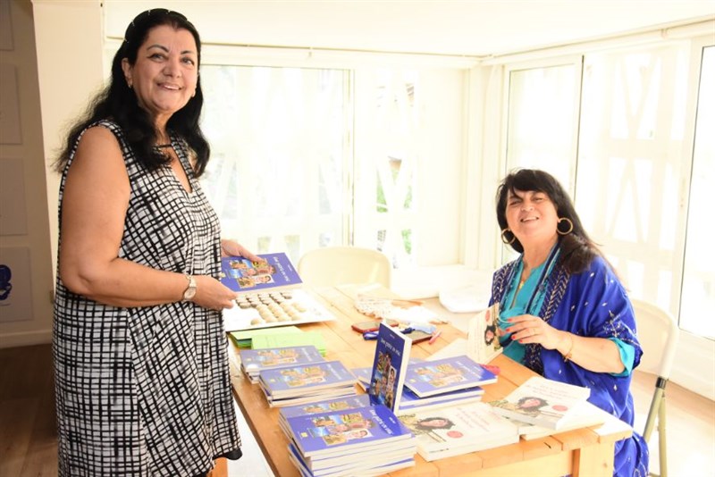 Une partie en Vrac : Book singing by Dr Noha Baz