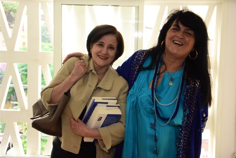 Une partie en Vrac : Book singing by Dr Noha Baz