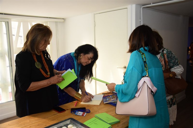 Une partie en Vrac : Book singing by Dr Noha Baz