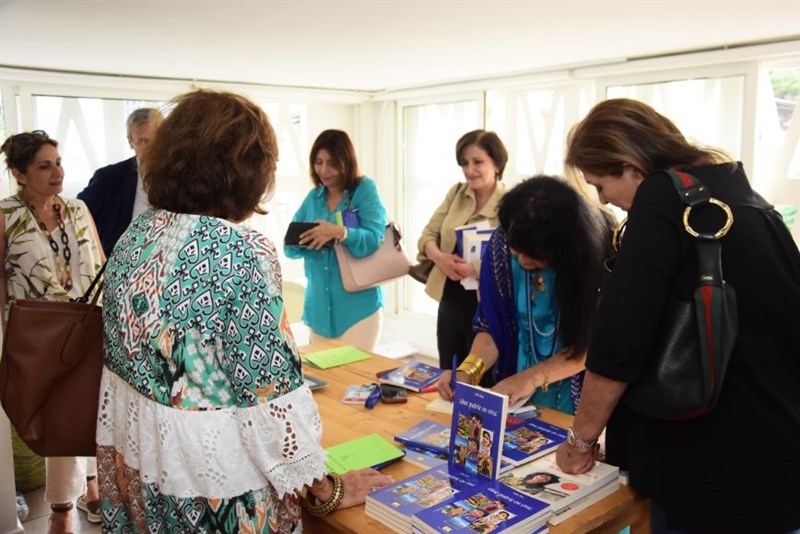 Une partie en Vrac : Book singing by Dr Noha Baz