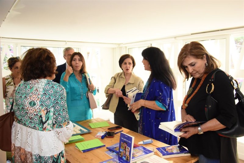 Une partie en Vrac : Book singing by Dr Noha Baz