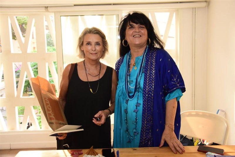 Une partie en Vrac : Book singing by Dr Noha Baz