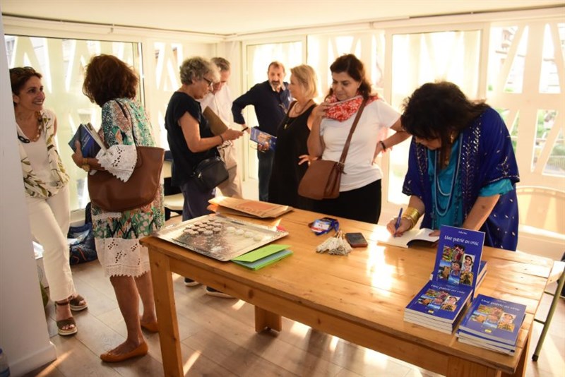 Une partie en Vrac : Book singing by Dr Noha Baz