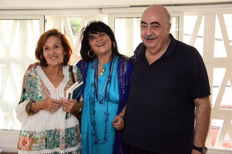 Une partie en Vrac : Book singing by Dr Noha Baz