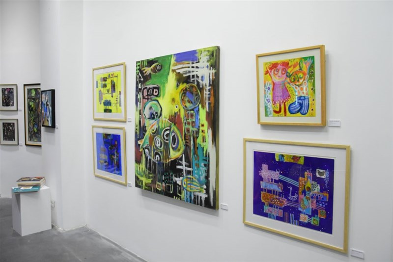 The Three generations of Guiragossian exhibition