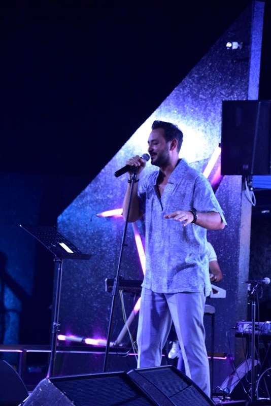 Release event for 'Baddo El Malyoun' by Hadi Daou