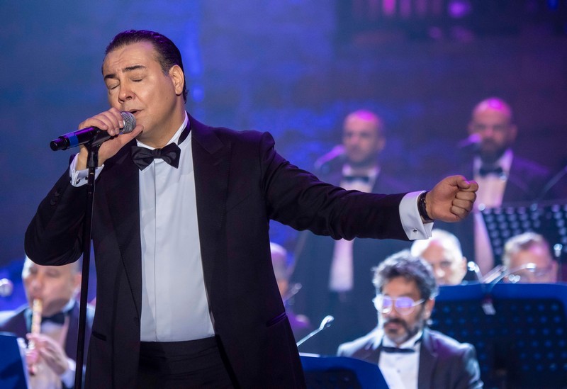 Abdou Cherif sings Abdel Halim Hafez at Beiteddine Festival