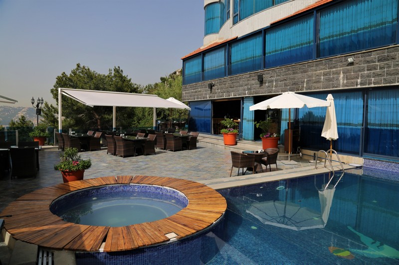 The Terrace - Bay Lodge on Sunday