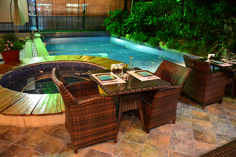 Bay Lodge Terrace on Saturday Night