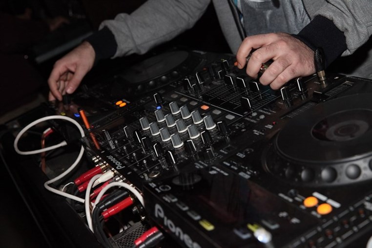 BistroBar Live Dbayeh on Saturday Night