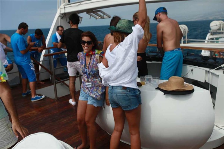 Summer Cloud 961 Boat Part 1